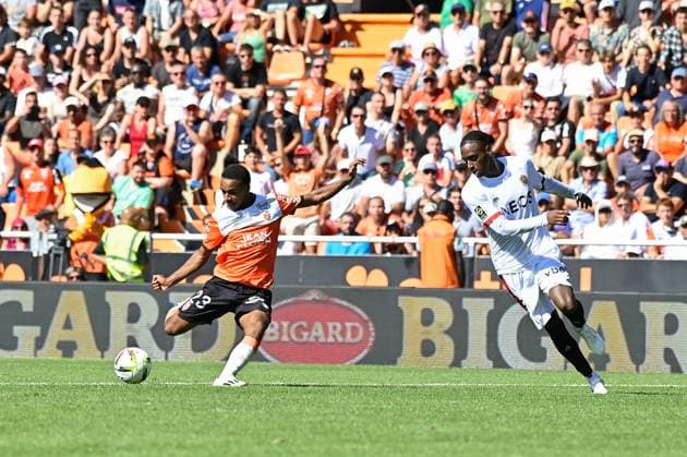 Eli Junior Kroupi ( 23 - FC Lorient ) - Pablo Paulino Rosario ( 8 - Nice ) - FOOTBALL : Lorient vs Nice - Ligue 1 - 20 08 2023 FedericoPestellini Panoramic 