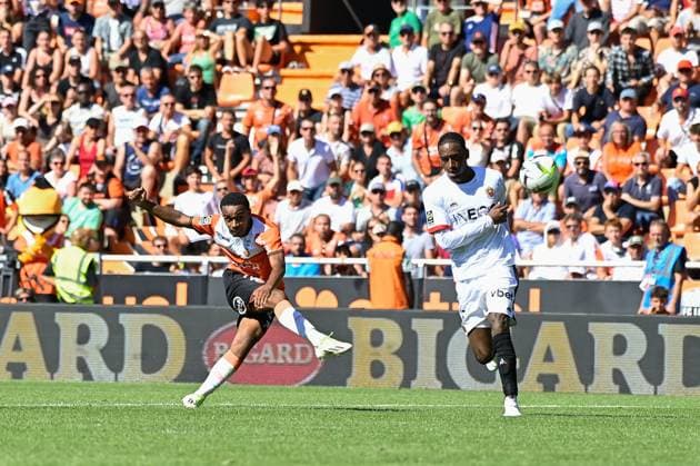 Eli Junior Kroupi ( 23 - FC Lorient ) - Pablo Paulino Rosario ( 8 - Nice ) - FOOTBALL : Lorient vs Nice - Ligue 1 - 20 08 2023 FedericoPestellini Panoramic 