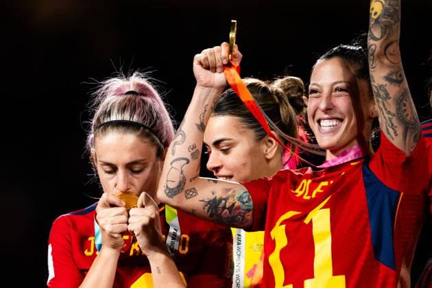 230820 Alexia Putellas and Jennifer Hermoso of Spain celebrate at the medal ceremony after the FIFA Women s World Cup final between Spain and England on August 20, 2023 in Sydney. Photo: Mathias Bergeld BILDBYRAN kod MB MB0706 fotboll football soccer fotball fotbolls-vm världsmästerskap vm fifa womens world cup final spanien england spain 32 dam bbeng fotball vm verdensmesterskap kvinner women jubel Copyright: MATHIASxBERGELD BB230820MB214