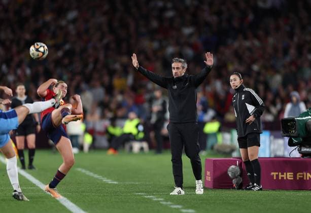 (230820) -- SYDNEY, Aug. 20, 2023 -- Spain s head coach Jorge Vilda gestures during the Final between Spain and England at the 2023 FIFA Women s World Cup in Sydney, Australia, Aug. 20, 2023. ) (SP)AUSTRALIA-SYDNEY-2023 FIFA WOMEN S WORLD CUP-FINAL-ESP VS ENG DingxXu 