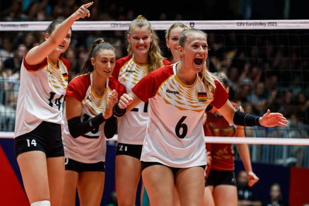 Aserbaidschan (AZE) - Deutschland (GER); Jubel, celebration bei Deutschland (GER), vorn Antonia Stautz (GER, 6), 8 19 2023, Duesseldorf (Deutschland), Volleyball, CEV EuroVolley 2023 Women