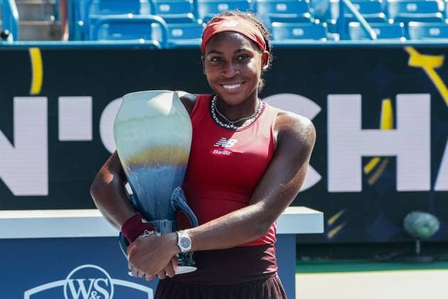 August 20, 2023, Mason, Ohio, USA: Coco Gauff (USA) holds the Rookwood Trophy for winning the WomenÃ¢â‚¬â ¢s Championship at SundayÃ¢â‚¬â ¢s final round of the Western and Southern Open at the Lindner Family Tennis Center, Mason, Oh. Mason USA - ZUMAs304 20230820_zaf_s304_022 Copyright: xScottxStuartx