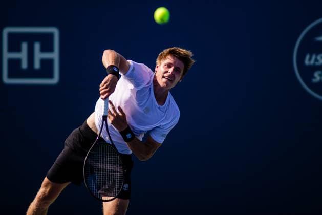 August 20, 2023: Ilya Ivashka serves during the first round of the 2023 Winston-Salem Open at Wake Forest Tennis Complex in Wnston-Salem, NC. ( ) Wnston-Salem United States - ZUMAc04_ 20230820_zma_c04_366 Copyright: xScottxKinserx