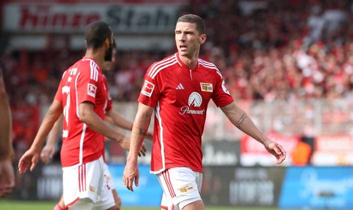 Sport Bilder des Tages Robin Gosens Aktion Oberkörper Fußball Fussball Bundesliga Herren DFL 1. Spieltag Saison 2023 2024 20.08.2023 1.FC Union Berlin FCU vs. 1.FSV Mainz 05 DFL regulations prohibit any use of photographs as image sequences and or quasi-video.