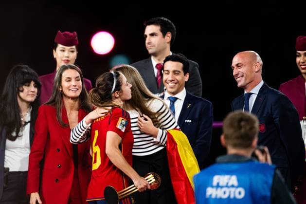 230820 Queen Letizia and Princess Sofia of Spain hand out the Golden Ball Award to Aitana Bonmati next to Luis Rubiales, President of the Spanish Football Association (far right) during the FIFA Women s World Cup final between Spain and England on August 20, 2023 in Sydney. Photo: Mathias Bergeld BILDBYRAN kod MB MB0706 fotboll football soccer fotball fotbolls-vm världsmästerskap vm fifa womens world cup final spanien england spain 32 dam bbeng fotball vm verdensmesterskap kvinner women Copyright: MATHIASxBERGELD BB230820MB220