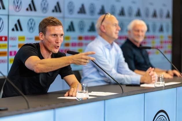 Frankfurt am Main, DFB-Campus, 21.08.2023, DFB Pressekonferenz Vorstellung neuer Direktor Nachwuchs, Training und Entwicklung, v.l. neuer Direktor Nachwuchs, Training und Entwicklung Hannes Wolf, DFB-Präsident Bernd Neuendorf, Sportdirektor Rudi Völler Frankfurt am Main DFB-Campus Hessen Deutschland