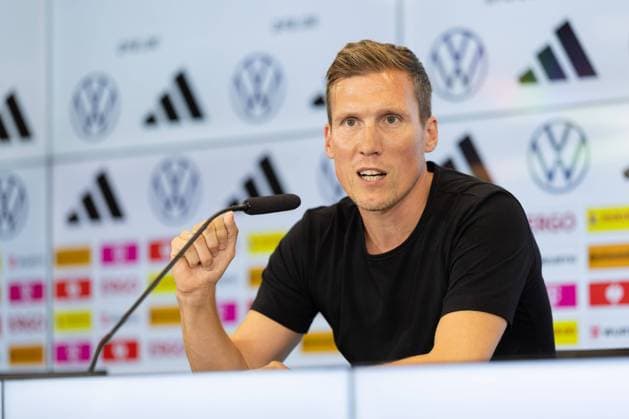 DFB-Pressekonferenz Der neue Direktor für die Bereiche Nachwuchs, Training und Entwicklung, Hannes Wolf, erklärt sein Konzept für den zukünftigen Aufbau eines Trainings bei Jugendmannschaften. Pressekonferenz des DFB am 21. August 2023 in Frankfurt am Main., Frankfurt am Main Hessen Deutschland DFB-Campus