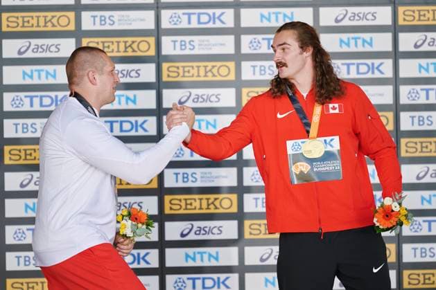 Leichtathletik, WM in Budapest, Siegerehrung Hammerwerfen Männer 21.08.2023 BUDAPESZT WEGRY, NATIONAL ATHLETICS CENTRE ,MISTRZOSTWA SWIATA W LEKKIE ATLETYCE BUDAPESZT 2023 ( WORLD ATHLETICS CHAMPIONSHIPS BUDAPEST2023) DEKORACJA MEDLAOWA RZUT MLOTEM NZ. WOJCIECH NOWICKI, ETHAN KATZBERG FOTO RADOSLAW JOZWIAK CYFRASPORT NEWSPIX.PL --- Newspix.pl  LSD_0189