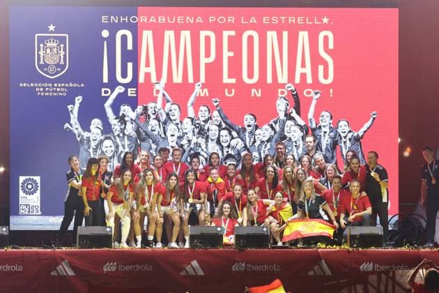 Sport Themen der Woche KW34 Sport Bilder des Tages Spanish national team, Nationalteam Players Arrive To Spain The players of the Spanish national team during the victory celebration in Madrid Rio, on August 21, 2023, in Madrid (Spain). Photo by Jose Ruiz Europa Press ABACAPRESS.COM Madrid Spain  Copyright: xEuropaxPress ABACAx 864679_082 EuropaxPress ABACAx 864679_082
