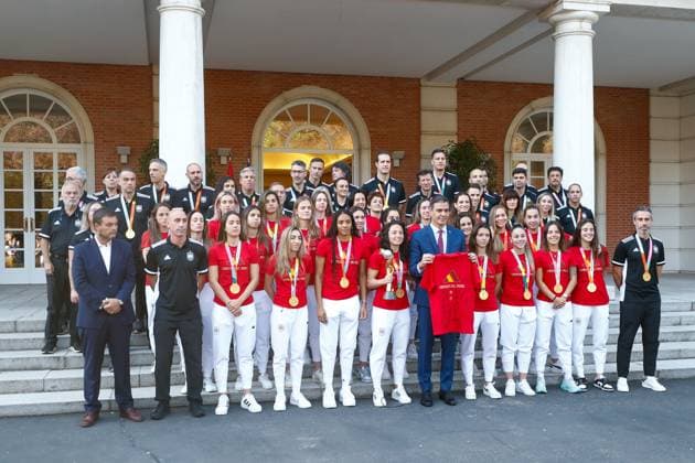 Sport Themen der Woche KW34 Sport Bilder des Tages August 22, 2023, MADRID, MADRID, SPAIN: Pedro Sanchez, First Minister of Spain, receives to the players and staff of Spain Women Team as World Champions after winning the FIFA Women s World Cup Australia & New Zealand 2023 at Palacio de la Moncloa on august 22, 2023, in Madrid, Spain. MADRID SPAIN - ZUMAa181 20230822_zaa_a181_077 Copyright: xOscarxJ.xBarrosox