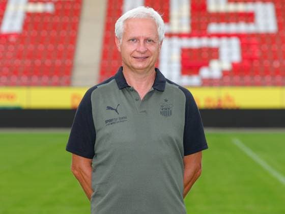 Teampraesentation FSV Zwickau Regionalliga Nordost FSV Zwickau, Regionalliga Nordost, Porträttermin 2023 2024, Zwickau 21.08.2023, GGZ Arena, Fußball , Im Bild: Mannschaftsarzt Dr. med. Bernhard Karich ,