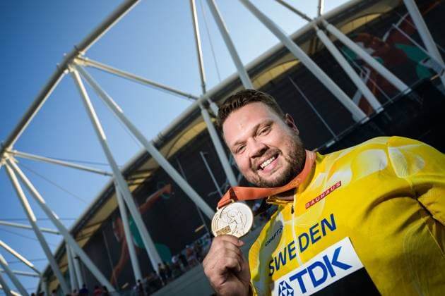 Sport Bilder des Tages 230822 Daniel Stahl of Sweden poses with his gold medal for men?s discus throw during day 4 of the 2023 World Athletics Championships on August 22, 2023 in Budapest. Photo: Joel Marklund BILDBYRAN kod JM JM0520 bbeng friidrott athletics friidrett 2023 world athletics championships world athletics championships budapest23 friidrotts-vm friidretts-vm vm Sverige VM-guld guld Copyright: JOELxMARKLUND BB230822JM007