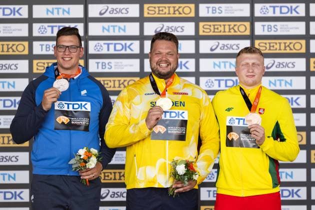 230822 Kristjan Che of Slovenia, Daniel Stahl of Sweden and Mykolas Alekna of Lithuania at the medal ceremony after men?s discus throw during day 4 of the 2023 World Athletics Championships on August 22, 2023 in Budapest. Photo: Joel Marklund BILDBYRAN kod JM JM0520 bbeng friidrott athletics friidrett 2023 world athletics championships world athletics championships budapest23 friidrotts-vm friidretts-vm vm Copyright: JOELxMARKLUND BB230822JM008
