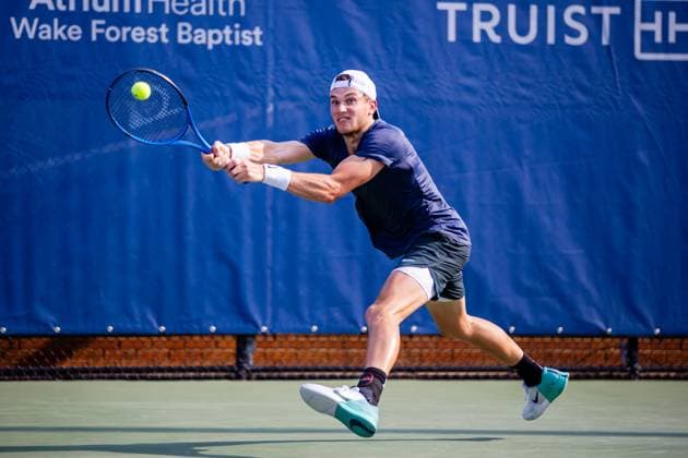 August 22, 2023: Jack Draper stretches for the return during the second round of the 2023 Winston-Salem Open at Wake Forest Tennis Complex in Wnston-Salem, NC. ( ) Wnston-Salem United States - ZUMAc04_ 20230822_zma_c04_061 Copyright: xScottxKinserx
