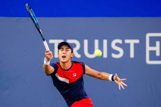 August 22, 2023: Rinky Hijikata returns the ball during the second round of the 2023 Winston-Salem Open at Wake Forest Tennis Complex in Wnston-Salem, NC. ( ) Wnston-Salem United States - ZUMAc04_ 20230822_zma_c04_129 Copyright: xScottxKinserx