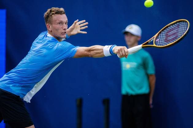 August 22, 2023: Jiri Lehecka returns the ball during the second round of the 2023 Winston-Salem Open at Wake Forest Tennis Complex in Wnston-Salem, NC. ( ) Wnston-Salem United States - ZUMAc04_ 20230822_zma_c04_140 Copyright: xScottxKinserx