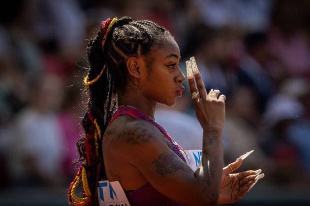 Sport Bilder des Tages 2023 World Athletics Championships, Budapest, Hungary 23 8 2023 Women™s 200m Heats World 100m gold medalist, the USA™s Sha Carri Richardson prepares for her race Sha Carri Richardson prepares for her race 23 8 2023  Copyright: x INPHO MorganxTreacyx 056A4529