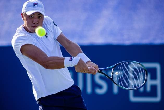 August 23, 2023: Brandon Nakashima returns the ball during the third round of the 2023 Winston-Salem Open at Wake Forest Tennis Complex in Wnston-Salem, NC. ( ) Wnston-Salem United States - ZUMAc04_ 20230823_zma_c04_049 Copyright: xScottxKinserx
