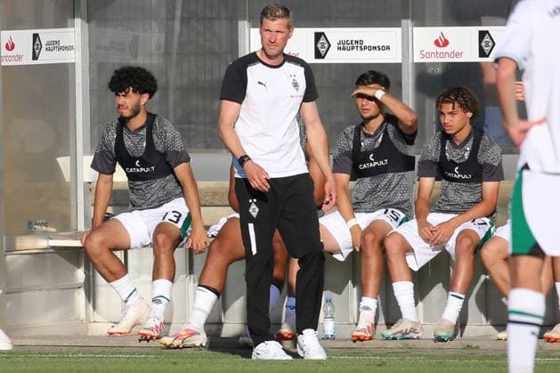 Mönchengladbach, Deutschland 23. August 2023: A-Junioren-Bundesliga - 2023 24 - Borussia Mönchengladbach U19 vs. Fortuna Düsseldorf U19 Im Bild: Trainer Oliver Kirch (Borussia Mönchengladbach U19) Fohlenplatz Nordrhein Westfalen