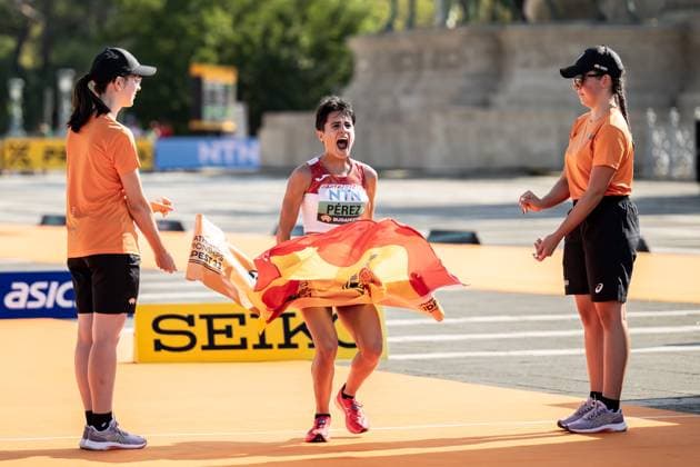 Bilder des Jahres 2023, Sport 08 August Sport Themen der Woche KW34 Sport Bilder des Tages 230824 Maria Perez of Spain (gold) celebrates after competing in women?s 35 km race walk during day 6 of the 2023 World Athletics Championships on August 24, 2023 in Budapest. Photo: Joel Marklund BILDBYRAN kod JM JM0522 bbeng friidrott athletics friidrett 2023 world athletics championships world athletics championships budapest23 friidrotts-vm friidretts-vm vm jubel *** 230824 Maria Perez of Spain gold celebrates after competing in women?s 35 km race walk during day 6 of the 2023 World Athletics Championships on August 24, 2023 in Budapest Photo Joel Marklund BILDBYRAN kod JM JM0522 bbeng friidrott athletics friidrett 2023 world athletics championships world athletics championships budapest23 friidrotts vm friidretts vm vm jubel  Copyright: JOELxMARKLUND BB230824JM064