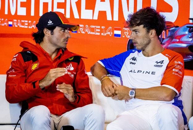 ZANDVOORT - Carlos Sainz (Ferrari) and Pierre Gasly (Alpine) during the trackside press conference, PK, Pressekonferenz at Circuit de Zandvoort ahead of the F1 Grand Prix of the Netherlands on August 24, 2023 in Zandvoort, Netherlands. ANP REMKO DE WAAL F1 Grand Prix of The Netherlands 2023 24 xVIxANPxSportx xxANPxIVx 476182584 originalFilename: 476182584.jpg