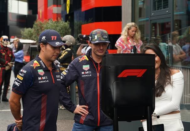 24.08.2023, Circuit Park Zandvoort, Zandvoort, FORMULA 1 HEINEKEN DUTCH GRAND PRIX 2023 , im Bild Sergio Perez (MEX), Oracle Red Bull Racing, Max Verstappen (NLD), Oracle Red Bull Racing Zandvoort Circuit Park Zandvoort Niederlande