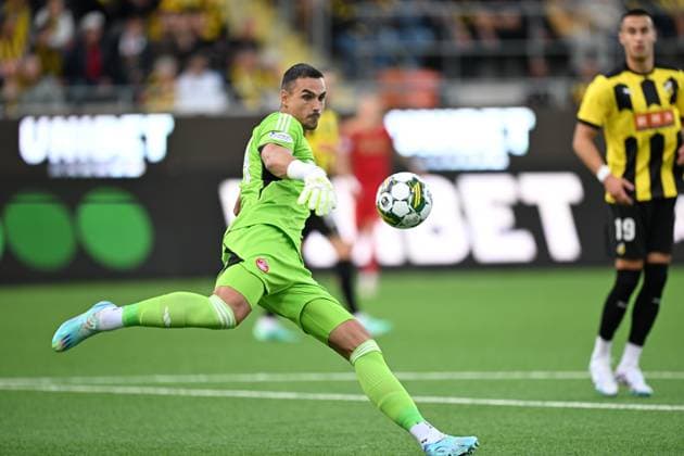 Aberdeen s goalkeeper Kelle Roos in action during the UEFA Europa League play-off, first leg match, between BK Hacken and Aberdeen FC at Hisingen Arena in Gothenburg, Sweden, on Aug. 24, 2023. GOTHENBURG SWEDEN SOCCER x9200x