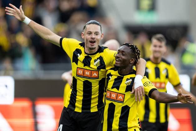 230824 Amor Layouni celebrate with Ibrahim Sadiq of Häcken after scoring 1-0 during the UEFA Europa League play-off match between Häcken and Aberdeen on August 24, 2023 in Gothenburg. Photo: Michael Erichsen BILDBYRAN COP 89 MI0526 fotboll football soccer fotball uefa europa league häcken aberdeen bbeng jubel Copyright: MICHAELxERICHSEN BB230824MI025