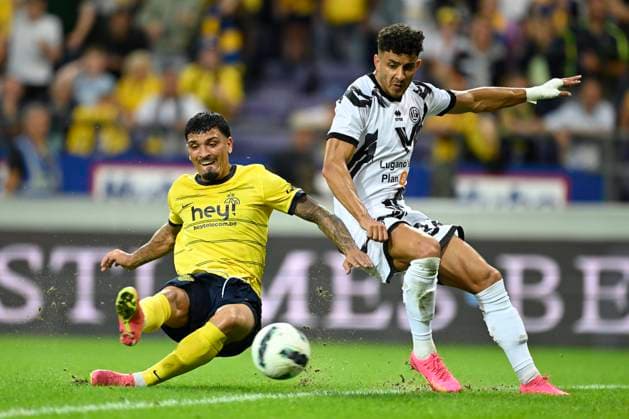Union SG v FC Lugano - UEFA Europa League BRUSSELS, BELGIUM - AUGUST 24 : Puertas Castro Cameron midfielder of Union St-Gilloise missing the opportunity in front of Arigoni Allan defender of FC Lugano during the UEFA Europa League Play-offs, 1st leg match between Union SG and FC Lugano at the Anderlecht stadium on August 24, 2023 in Brussels, Belgium, 24 08 2023 Brussels Belgium  Copyright: xNicoxVereeckenx