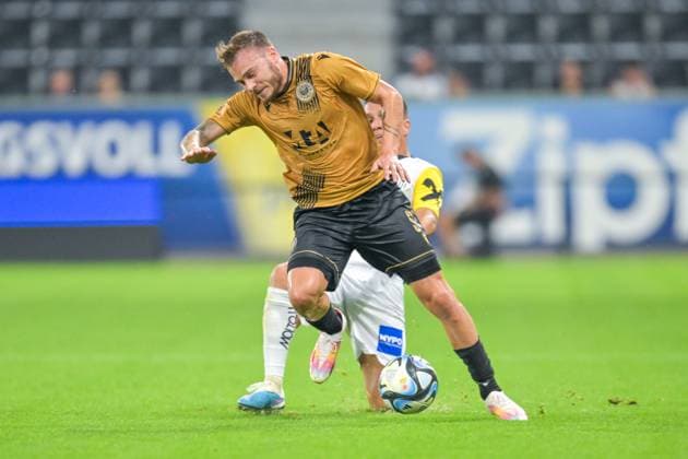 SOCCER - UEFA EL, LASK vs Zrinjski LINZ,AUSTRIA,24.AUG.23 - SOCCER - UEFA Europa League, qualification, Linzer ASK vs HSK Zrinjski Mostar. Image shows Mario Ticinovic (Zrinjski) and Branko Jovicic (LASK).  GEPAxpictures xChristianxMoser