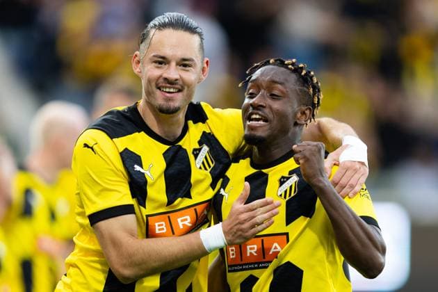 230824 Amor Layouni and Ibrahim Sadiq of Häcken celebrate 1-0 during the UEFA Europa League play-off match between Häcken and Aberdeen on August 24, 2023 in Göteborg. Photo: Michael Erichsen BILDBYRAN COP 89 MI0526 aberdeen bbeng football fotball fotboll häcken soccer uefa europa league jubel Copyright: MICHAELxERICHSEN BB230824MI086