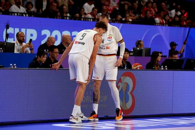 25.08.2023, FIBA Basketball Worldcup, Okinawa (Japan), Deutschland - Japan, Spieltag 1, Gruppe E. Franz Wagner (GER, No9) humpelt von der Spielfläche Okinawa Okinawa Arena Okinawa Japan