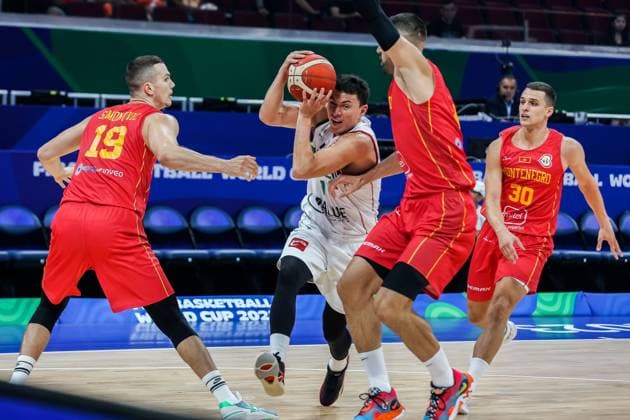 Basketball, WM, Montenegro - Mexiko (230825) -- MANILA, Aug. 25, 2023 -- Pako Cruz (2nd L) of Mexico competes during the Group D first round match between Montenegro and Mexico at the 2023 FIBA World Cup in Manila, the Philippines, Aug. 25, 2023. ) (SP)PHILIPPINES-MANILA-BASKETBALL-FIBA WORLD CUP-GROUP D-MEX VS MNE RouellexUmali 