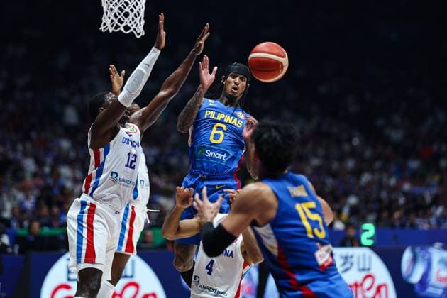 Sport Themen der Woche KW34 Sport Bilder des Tages BULACAN, PHILIPPINES - AUGUST 25: Jordan Clarkson 6 of Philippines passes the ball during the FIBA Basketball World Cup group A match between Philippines and Dominican Republic at Philippine Arena in Bulacan, Philippines.  Copyright: xVCGx 111451092081
