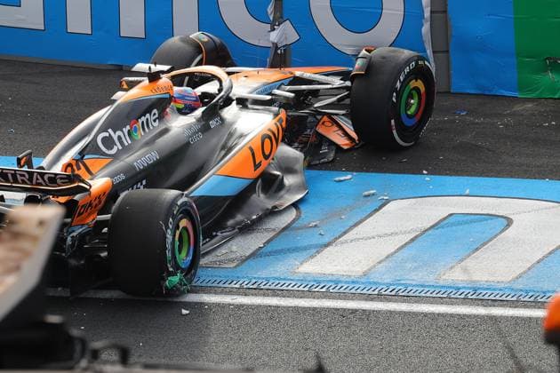FORMULA 1 HEINEKEN DUTCH GRAND PRIX 2023 25.08.2023, Circuit Park Zandvoort, Zandvoort, FORMULA 1 HEINEKEN DUTCH GRAND PRIX 2023 , im Bild Unfall von Oscar Piastri (AUS), McLaren F1 Team und Daniel Ricciardo (AUS), Scuderia AlphaTauri in der Steilkurve.