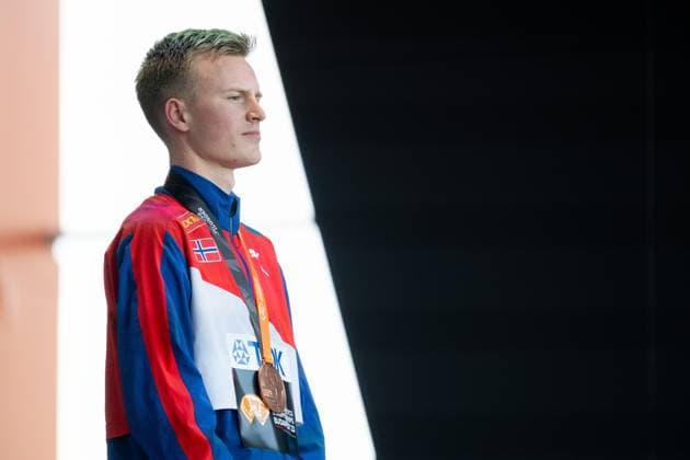 230825 Narve Gilje Nordas of Norway at the medal ceremony for men?s 1500 meter during day 7 of the 2023 World Athletics Championships on August 25, 2023 in Budapest. Photo: Vegard Grott BILDBYRAN kod VG JM0523 bbeng friidrott athletics friidrett 2023 world athletics championships world athletics championships budapest23 friidrotts-vm friidretts-vm vm jubel norge silver Copyright: VEGARDxGRoTT BB230825VG049