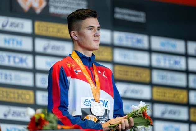 230825 Jakob Ingebrigtsen of Norway at the medal ceremony for men?s 1500 meter during day 7 of the 2023 World Athletics Championships on August 25, 2023 in Budapest. Photo: Vegard Grott BILDBYRAN kod VG JM0523 bbeng friidrott athletics friidrett 2023 world athletics championships world athletics championships budapest23 friidrotts-vm friidretts-vm vm jubel norge silver Copyright: VEGARDxGRoTT BB230825VG052