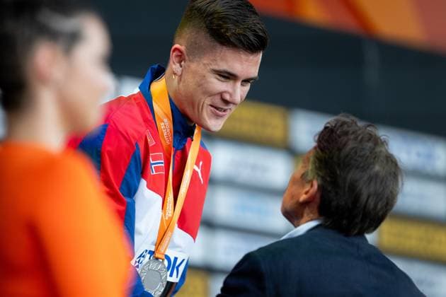 230825 Jakob Ingebrigtsen of Norway at the medal ceremony for men?s 1500 meter during day 7 of the 2023 World Athletics Championships on August 25, 2023 in Budapest. Photo: Vegard Grott BILDBYRAN kod VG JM0523 bbeng friidrott athletics friidrett 2023 world athletics championships world athletics championships budapest23 friidrotts-vm friidretts-vm vm jubel norge silver Copyright: VEGARDxGRoTT BB230825VG053