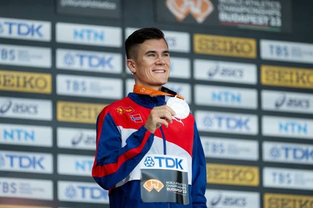230825 Jakob Ingebrigtsen of Norway with his silver medal at the medal ceremony for men?s 1500 meter during day 7 of the 2023 World Athletics Championships on August 25, 2023 in Budapest. Photo: Vegard Grott BILDBYRAN kod VG JM0523 bbeng friidrott athletics friidrett 2023 world athletics championships world athletics championships budapest23 friidrotts-vm friidretts-vm vm Copyright: VEGARDxGRoTT BB230825VG054