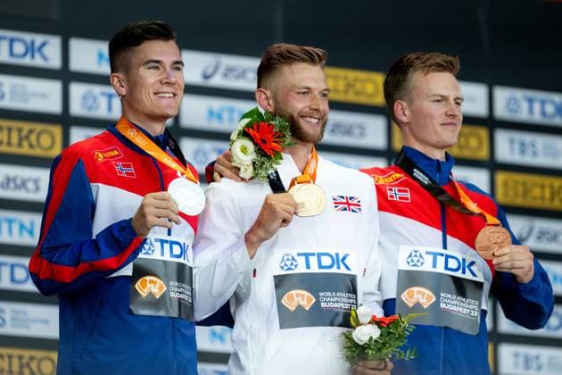 230825 Jakob Ingebrigtsen of Norway, Josh Kerr of Great Britain and Narve Gilje Nordas of Norway at the medal ceremony for men?s 1500 meter during day 7 of the 2023 World Athletics Championships on August 25, 2023 in Budapest. Photo: Vegard Grott BILDBYRAN kod VG JM0523 bbeng friidrott athletics friidrett 2023 world athletics championships world athletics championships budapest23 friidrotts-vm friidretts-vm vm Copyright: VEGARDxGRoTT BB230825VG055