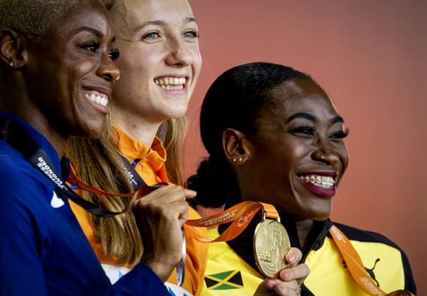 Leichtathletik, WM in Budapest, 400m Hürden der Frauen, Siegerehrung BUDAPEST - Femke Bol with her gold medal in the 400 meters hurdles during the seventh day of the World Athletics Championships. ANP ROBIN VAN LONKHUIJSEN Day 7 - World Athletics Championships Budapest 2023 2023 xVIxANPxSportx xxANPxIVx 476282652 originalFilename: 476282652.jpg