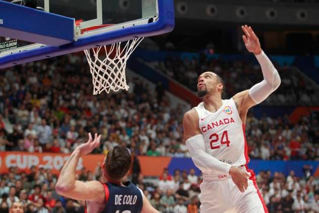 Basketball, WM, Frankreich - Kanada JAKARTA, INDONESIA AUGUST 25: Dillon Brooks (R) of Canda challenge by Nando de Collo of France on Farnce versus Canada game during 2023 FIBA Basketball World Cup in in Jakarta, Indonesia on August 25, 2023. The 2023 FIBA Basketball World Cup will held on August 25 until September 10, 2023 in Jakarta - Indonesia, Manila - Philipines dan Okinawa Japan. BASKET BALL : France vs Canada - FIBA Coupe du monde 2023 - Hommes - Tour prÃ liminaire - Jakarta - 25 08 2023 YuliSeperi Panoramic 