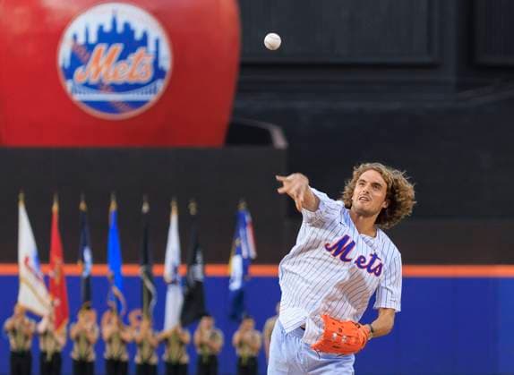 Sport Themen der Woche KW34 Sport Bilder des Tages August 25, 2023, New York, New York, USA: Stefanos Tsitsipas throws out the ceremonial first pitch prior to the MLB, Baseball Herren, USA game between the Los Angeles Angels and the New York Mets on Friday August 25, 2023 at Citi Field Stadium in New York City, New York. Angels defeat Mets, 3-1. JAVIER ROJAS PI New York USA - ZUMAp124 20230825_zaa_p124_007 Copyright: xJavierxRojasx