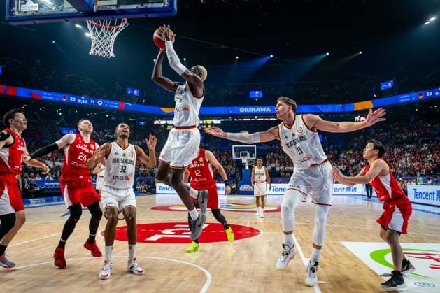 Basketball Okinawa 25.08.2023 FIBA Basketball World Cup 2023 Weltmeisterschaft der Männer Vorrunde Deutschland (GER) - Japan (JPN) Isaac Bonga (Deutschland, No.00) Moritz Wagner (Deutschland, No.13) Johannes Thiemann (Deutschland, No.32)