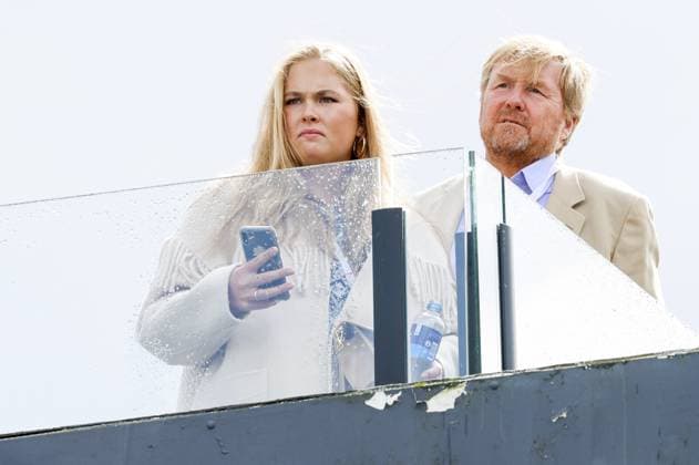 Sport Bilder des Tages ZANDVOORT - King Willem-Alexander and Princess Amalia during qualifying of the F1 Grand Prix of the Netherlands at Circuit Zandvoort on August 26, 2023 in Zandvoort, Netherlands. ANP SEM VAN DER WAL F1 Grand Prix of The Netherlands 2023 24 xVIxANPxSportx xxANPxIVx 476341298 originalFilename: 476341298.jpg