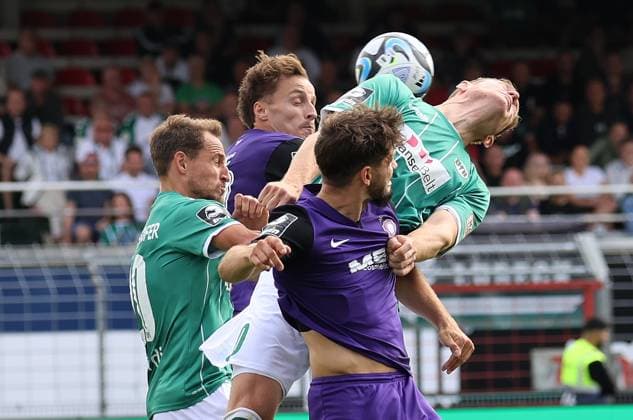 Sport Themen der Woche KW34 Sport Bilder des Tages Kopfball Jannik Loehden (VfB Luebeck) gegen Tim Danhof (Erzgebirge Aue) Fussball, Herren, Saison 2023 2024, 3.Liga, VfB Luebeck gegen Erzgebirge Aue, 1-1 DFL REGULATIONS PROHIBIT ANY USE OF PHOTOGRAPHS AS IMAGE SEQUENCES AND OR QUASI-VIDEO. *** Header Jannik Loehden VfB Luebeck vs Tim Danhof Erzgebirge Aue Football, Men, Season 2023 2024, 3 Liga, VfB Luebeck vs Erzgebirge Aue, 1 1 DFL REGULATES PROHIBIT ANY USE OF PHOTOGRAPHS AS IMAGE SEQUENCES AND OR QUASI VIDEO