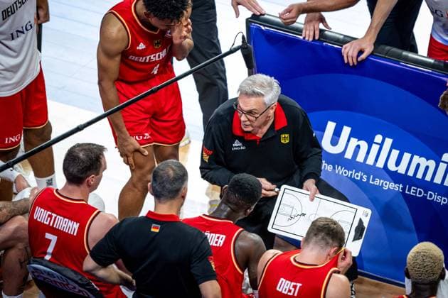 Basketball Okinawa 27.08.2023 FIBA Basketball World Cup 2023 Weltmeisterschaft der Männer Vorrunde Australien (AUS) - Deutschland (GER) Gordon Herbert (Deutschland, Bundestrainer)
