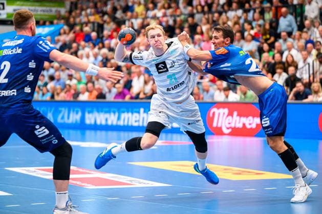 Sport Themen der Woche KW34 Sport Bilder des Tages Balingen, 27. August 2023: HBL - 23 24 - HBW Balingen - THW Kiel v. li. im Zweikampf Eric Johansson (THW Kiel) und Jona Schoch (HBW Balingen) Balingen Sparkassen Arena Baden-Württemberg Deutschland *** Balingen, August 27, 2023 HBL 23 24 HBW Balingen THW Kiel v le in duel Eric Johansson THW Kiel and Jona Schoch HBW Balingen Balingen Sparkassen Arena Baden Württemberg Germany