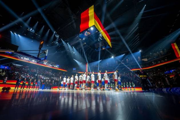 Basketball Okinawa 27.08.2023 FIBA Basketball World Cup 2023 Weltmeisterschaft der Männer Vorrunde Australien (AUS) - Deutschland (GER) Teamvorstellung Deutschland Deutsche Nationalmannschaft bei der Nationalhymne Okinawa Arena Sportstätte