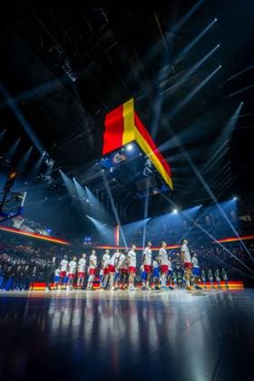 Basketball Okinawa 27.08.2023 FIBA Basketball World Cup 2023 Weltmeisterschaft der Männer Vorrunde Australien (AUS) - Deutschland (GER) Teamvorstellung Deutschland Deutsche Nationalmannschaft bei der Nationalhymne Okinawa Arena Sportstätte